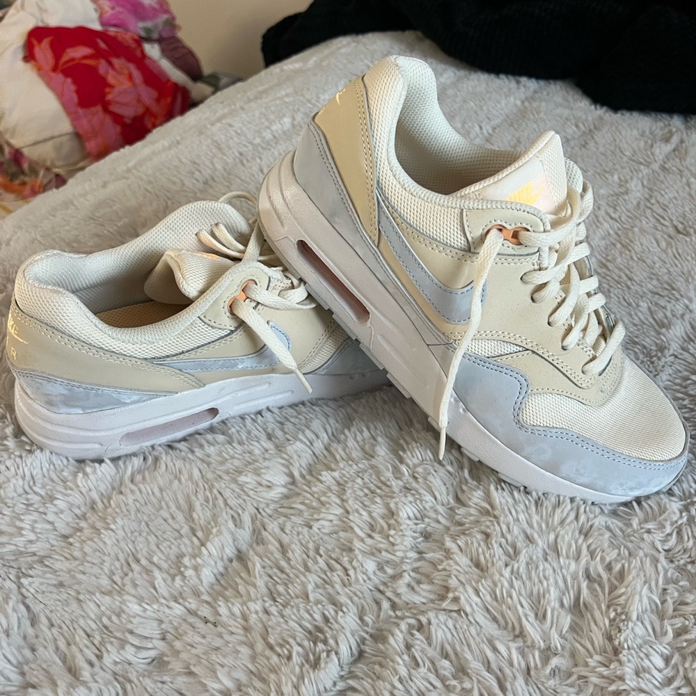 Nike Women's Cream and Gray Sneakers